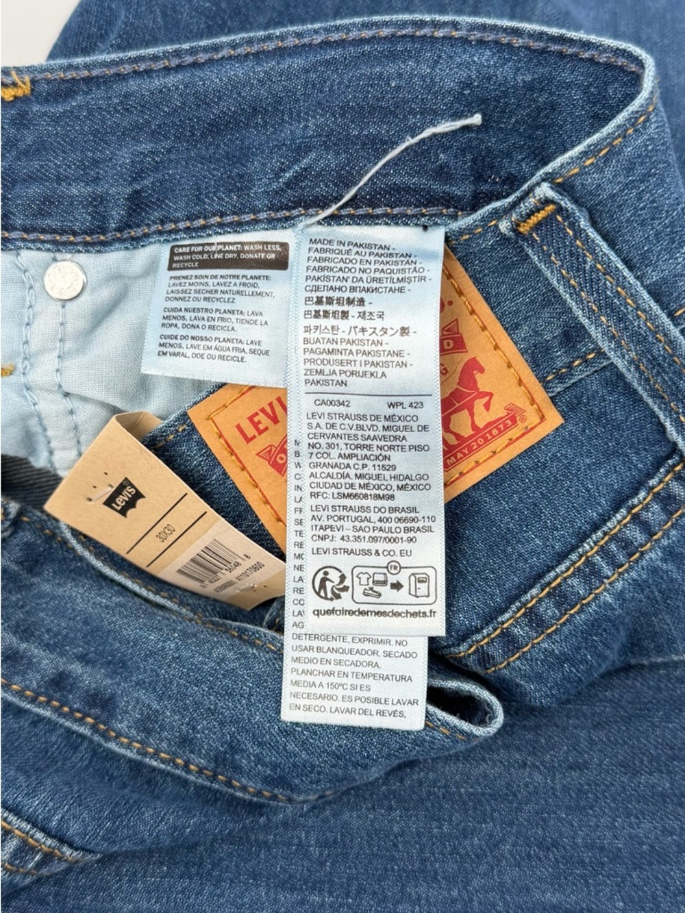Levi's Men's Straight Jeans in Medium Blue Denim - Picture 9 of 11